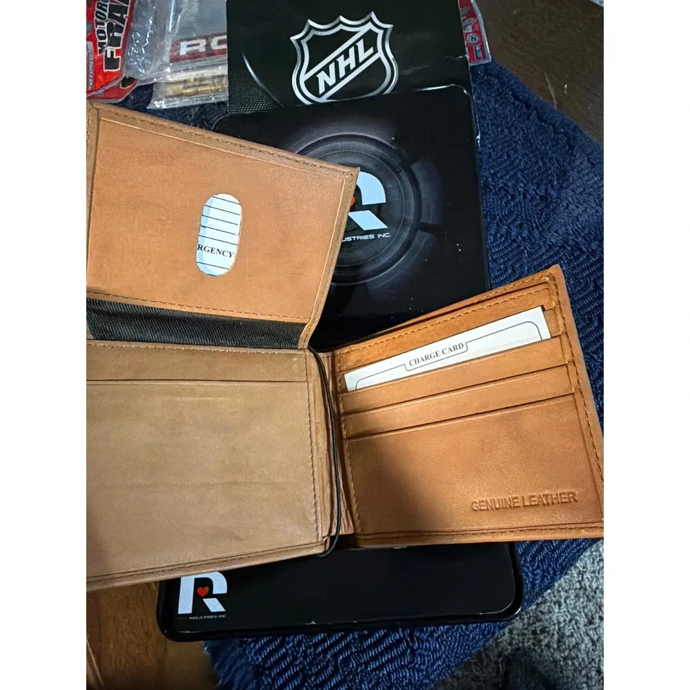 NHL Colorado Avalanche Rico Industries Tan Genuine Leather Trifold Wallet New